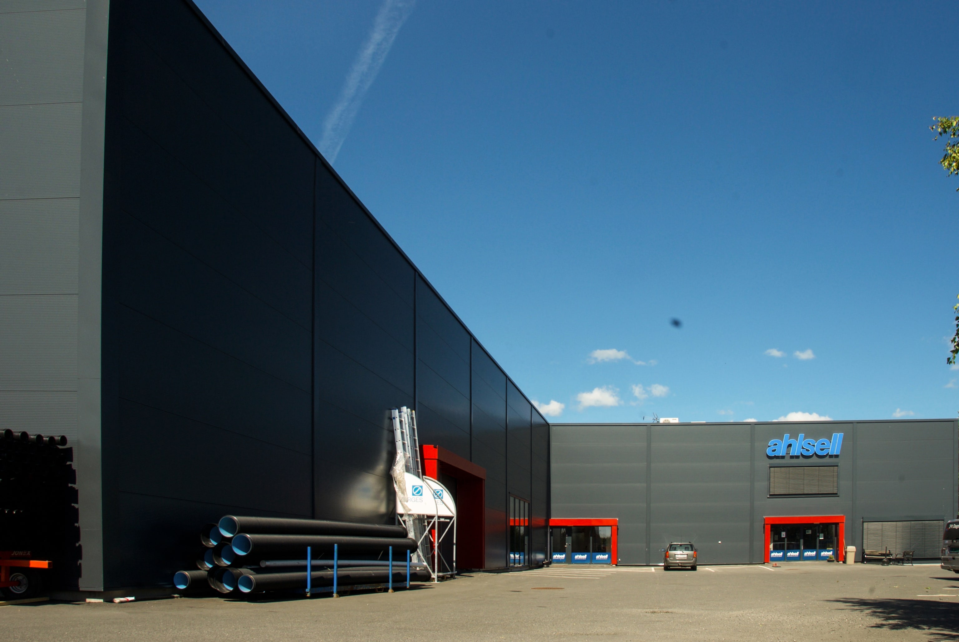 Fasade næringsbygg baksiden varemottak